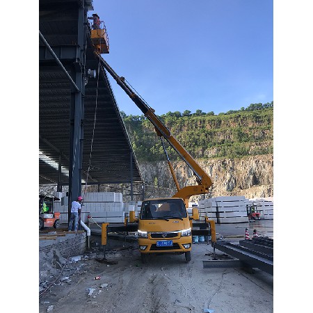 汽車式直臂高空車